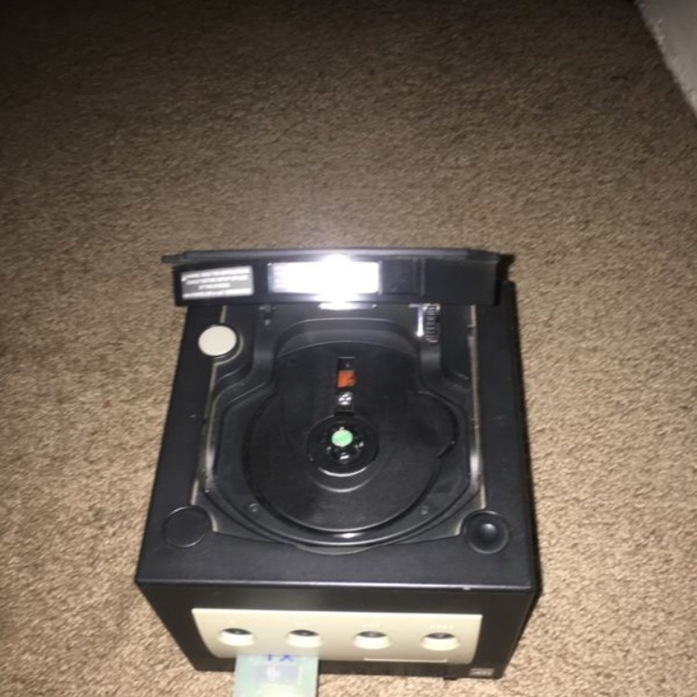 GameCube - Picture 2 of 8